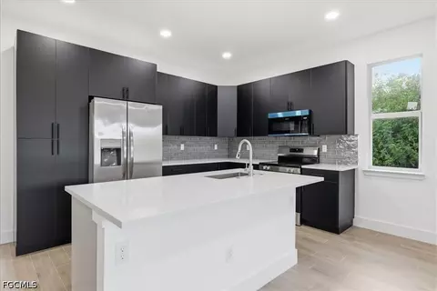 500 Sunset Rd N, Rotonda West, FL 33947