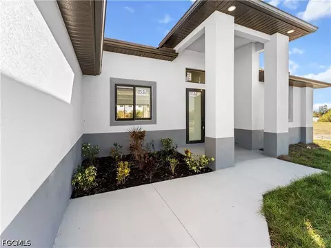 2728 Diplomat Pkwy W, Cape Coral, FL 33993