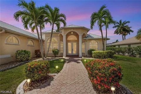 2008 Palaco Grande Pkwy, Cape Coral, FL 33904