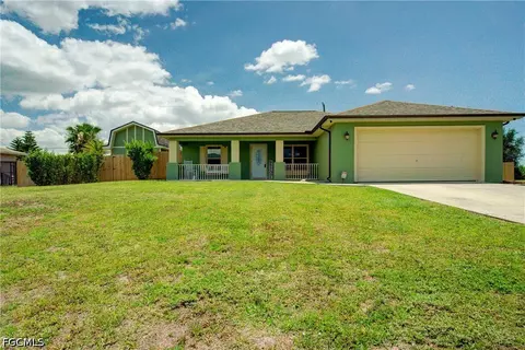 26 NE 8th Ter, Cape Coral, FL 33909