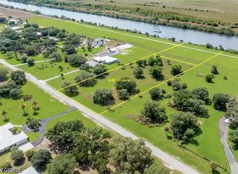 1589 Frontier Cir, Labelle, FL 33935 photo 2
