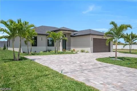 711 Gleason Pkwy, Cape Coral, FL 33914