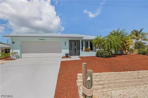 16201 Porto Bello St, Bokeelia, FL 33922