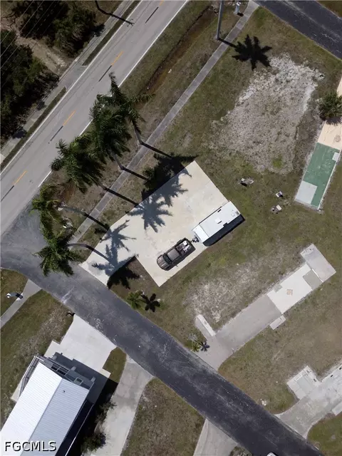 106 Maple Ln, Fort Myers, FL 33908
