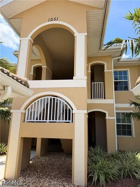 1 Winding Pines Cir #105, Cape Coral, FL 33909