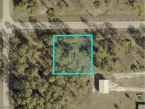 1002 E 15th St, Lehigh Acres, FL 33972