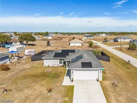9032 Meadow Cir, Labelle, FL 33935