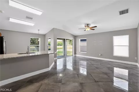 7513 Turtle View Dr, Ruskin, FL 33573 photo 9