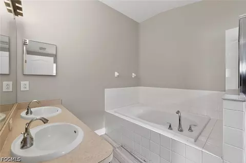 7513 Turtle View Dr, Ruskin, FL 33573 photo 38