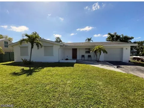25 Estate Dr, North Fort Myers, FL 33917