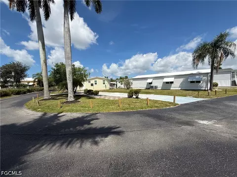 130 Dawn St, Fort Myers, FL 33908