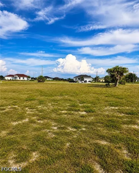 3827 NW 44th Ave, Cape Coral, FL 33993