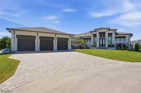 5201 Seagull Ct, Cape Coral, FL 33904