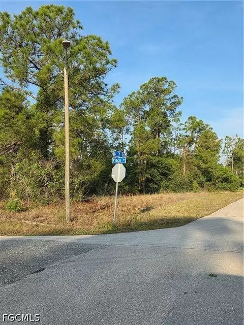 4504 E 7th St, Lehigh Acres, FL 33972
