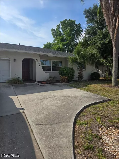 4201 SE Coronado Pkwy, Cape Coral, FL 33904
