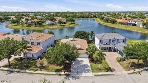 1121 Amber Lake Ct, Cape Coral, FL 33909