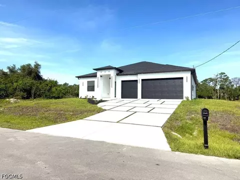 8005 Sunrise Cir, Labelle, FL 33935