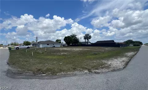 19 NE 9th Pl, Cape Coral, FL 33909
