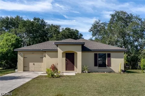 824 Umber Dr, Fort Myers, FL 33913