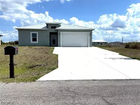 127 Carousel Ave, Labelle, FL 33935