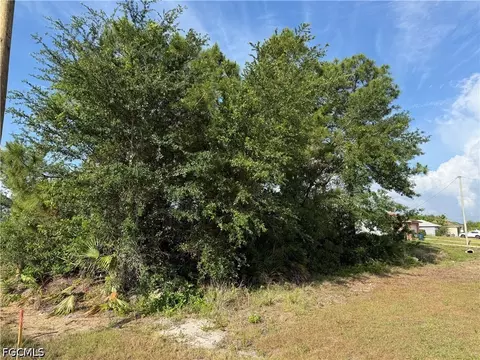2607 26th St SW, Lehigh Acres, FL 33976