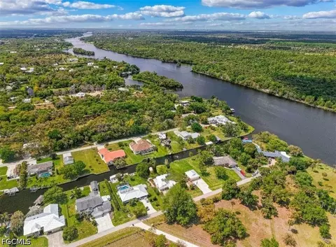 1870 Oak Dr, Alva, FL 33920
