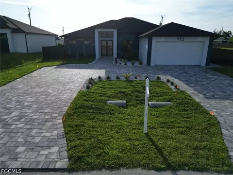 913 NE Juanita Pl, Cape Coral, FL 33909