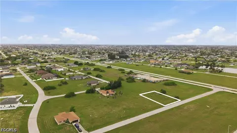 813 NW 31st Pl, Cape Coral, FL 33993