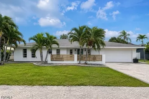 27541 Suffridge Dr, Bonita Springs, FL 34135