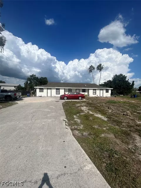 7582-7586 Carrier Rd, Fort Myers, FL 33967