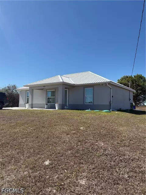 9019 S Castle Cir, Labelle, FL 33935