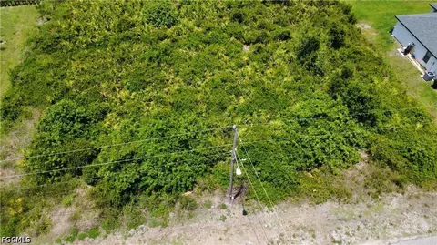 2706 31st St SW, Lehigh Acres, FL 33976