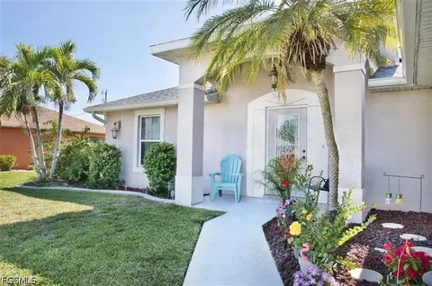 818 SW 11th Ave, Cape Coral, FL 33991