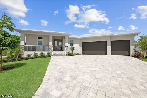 8738 Lakefront Ct, Fort Myers, FL 33908