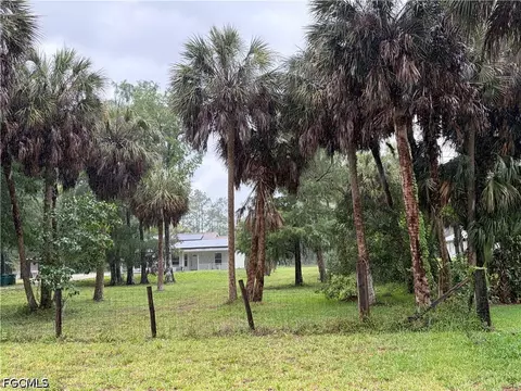 281 8th St SE, Naples, FL 34117