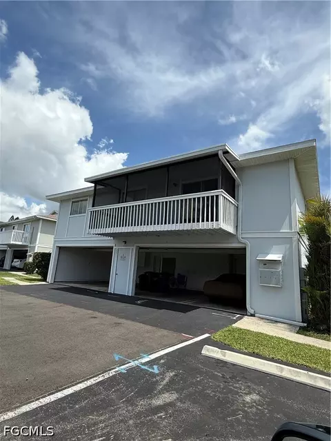 371 Royal Canadian Trce #2, Fort Myers, FL 33907
