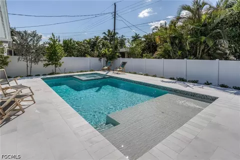 718 103rd Ave N, Naples, FL 34108
