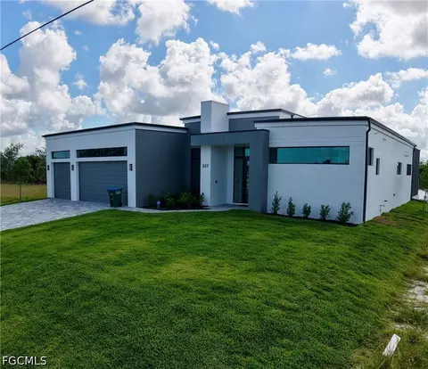 2135 SW 8th Pl, Cape Coral, FL 33991