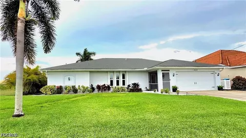 420 NE 9th St, Cape Coral, FL 33909