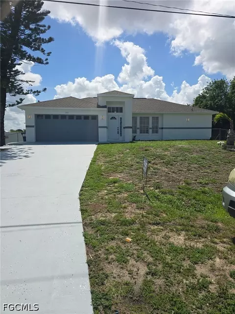 902 Adeline Ave, Lehigh Acres, FL 33971