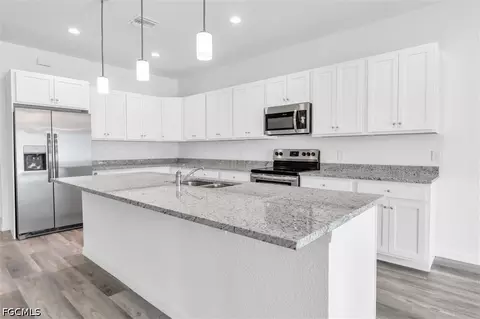 422 NE 20th Ter, Cape Coral, FL 33909