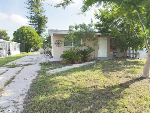 1119 Vineyard Pl, Lehigh Acres, FL 33936