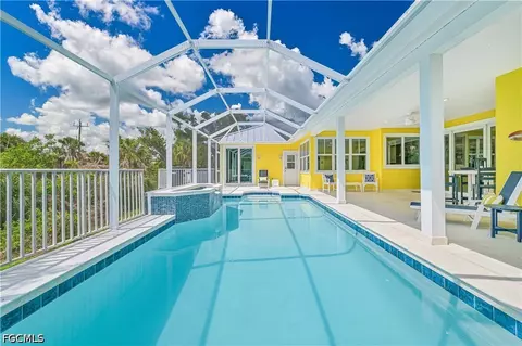 335 Cowry Ct, Sanibel, FL 33957