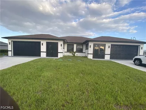 2109-2111 Fairway Dr, Lehigh Acres, FL 33973