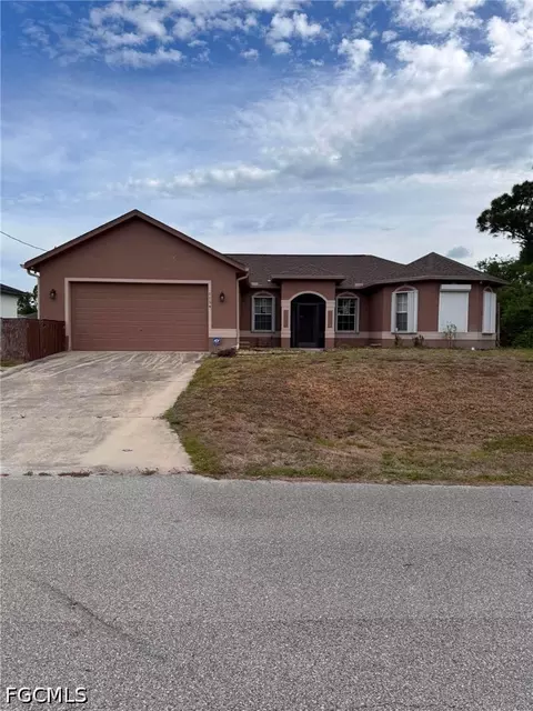 1154 Damen St E, Lehigh Acres, FL 33974
