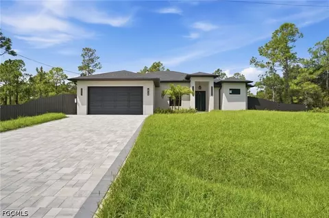 915 Lincoln Ave, Lehigh Acres, FL 33972