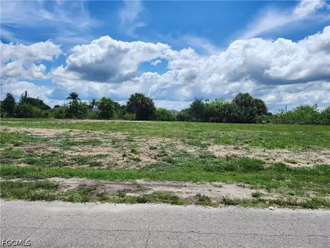 909 NW 12th Pl, Cape Coral, FL 33993