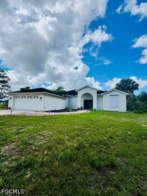 2224 Wellington Ave, Alva, FL 33920
