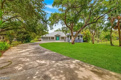4701 Lone Pine Ct, Fort Myers, FL 33905