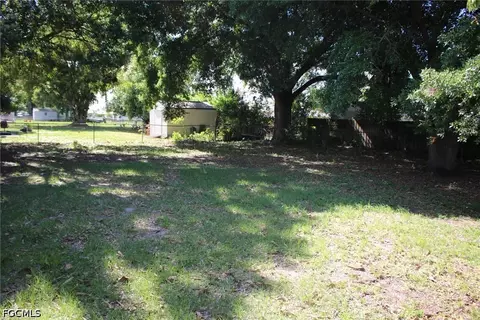 Exterior - 111 E Sugarland Cir, Clewiston, FL 33440 photo 3 of 5